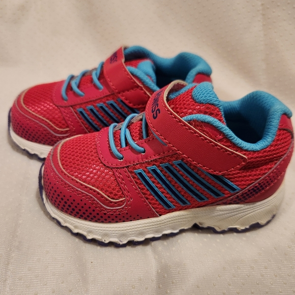 K Swiss Sneaker. Toddler Size 5. - Picture 2 of 9